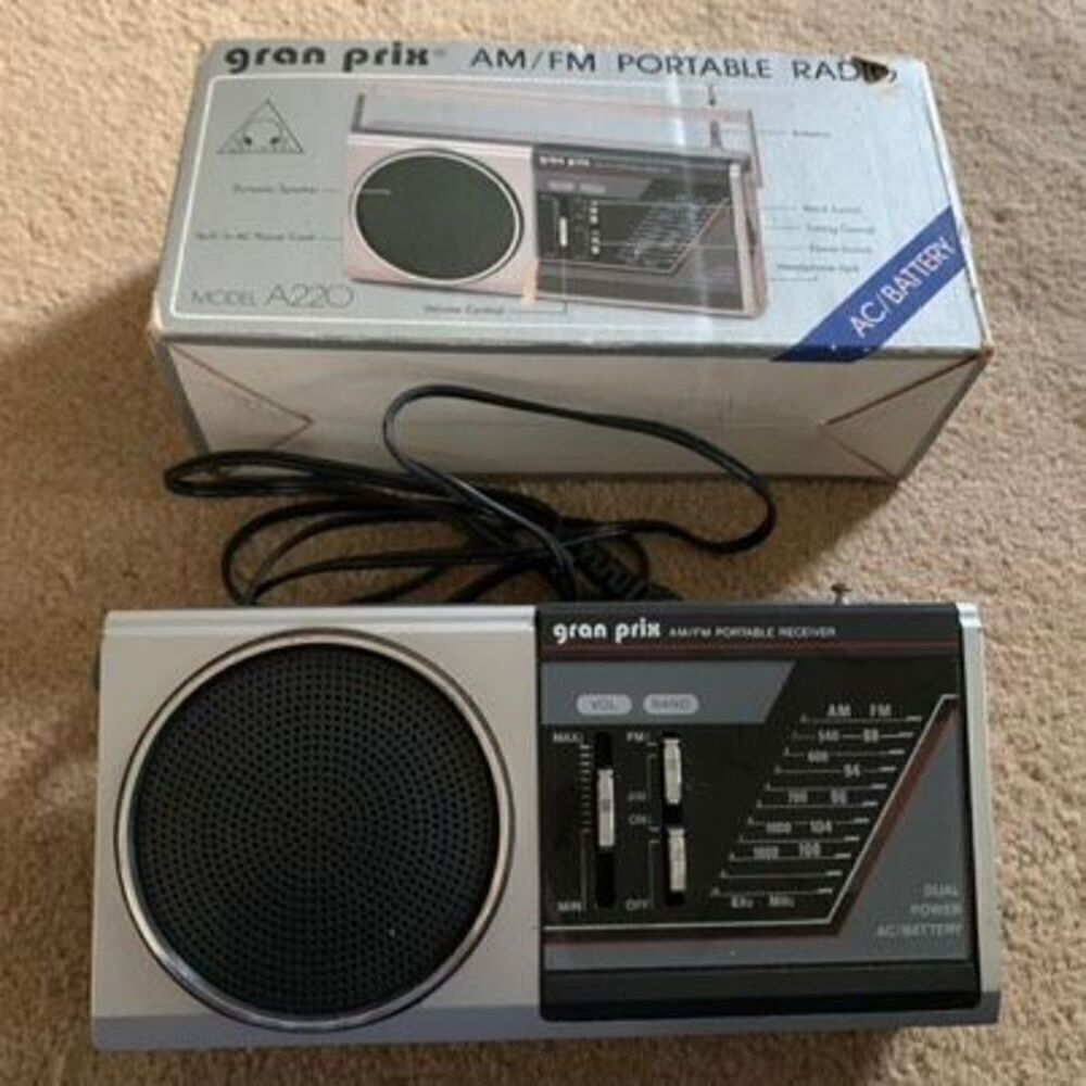 Gran Prix Model A220 AM/FM Portable Radio *Works*